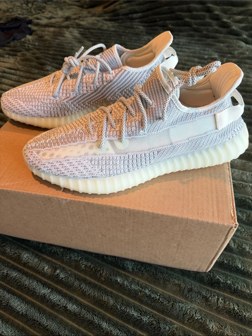 YZY 350 v2 adidas static